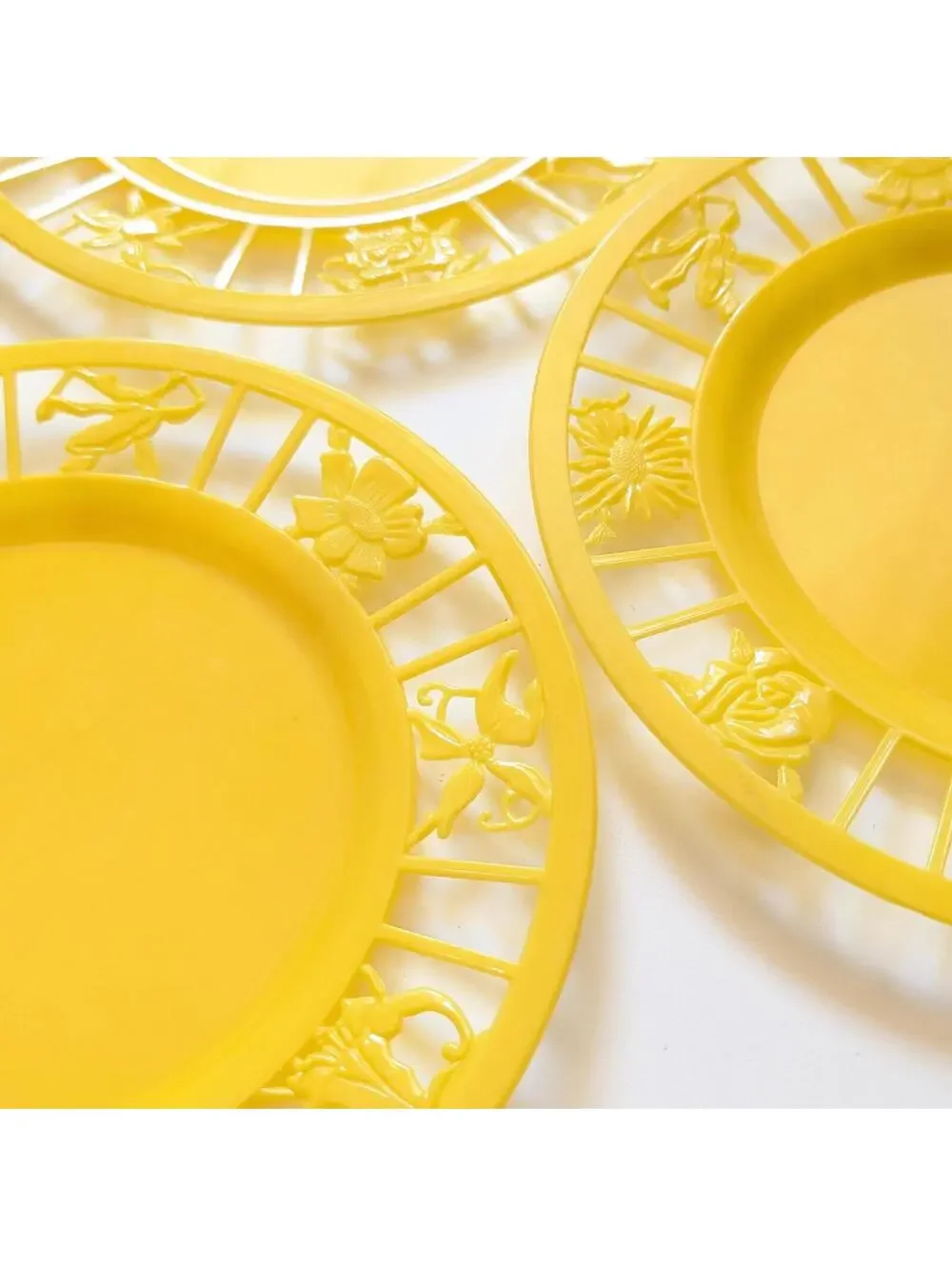 MCM Vintage Plastic Luncheon Plate Holders - Picnic Plates